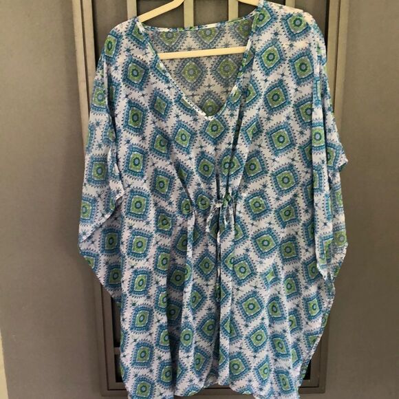 Cute bohemian semi-sheer beach cover-up. - Picture 1 of 5